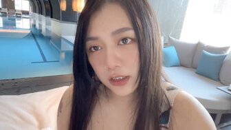酒店泳池撞上一個性感肉肉女 立刻帶上房間互相深入了解