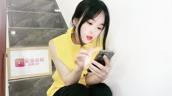 Fucking innocent teen girl who is a delivery woman