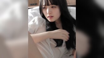 FC2PPV3270297 純白襯衫美女口交把男主從睡覺中弄醒 立刻被推倒狂操