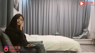 Hookup a teen girl who has a wet pussy