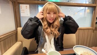 300MIUM935 Shy beauty with blonde-hair turns to horny after licking her whole body