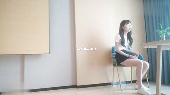 約炮熟人介紹兼職的閨蜜短裙長腿白滑皮膚幹得高潮叫老公