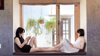 短髮萌妹用腳挑逗易服癖男 忍不住吃肉棒和女上騎乘