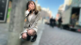 230ORECO661 Cool and beautiful ol first experience remote vibrator and gets orgasm on the street