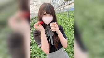 FC2PPV4499303 雪白美肌可愛少女採草莓農場野外露出 可愛笑顏到摩鐵啪啪中出