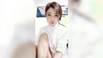 淫蕩OL眼鏡娘多P激戰 被狂操失控亂笑