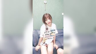 漂亮妹妹直播開啪 男主跟隨節奏深入小穴 淫叫不停