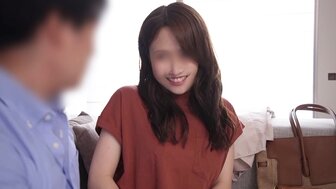 FC2PPV4580783 Married woman was cheating with an older man and having intense, sweaty sex