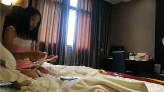 約操乖巧可愛小妹妹穿上可愛兔女郎衣服 被操的叫爸爸