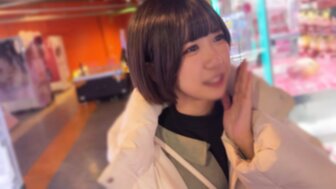 FC2PPV4665220 纖腰可愛美女高潮身體不斷抽搐仍不忘用按摩棒刺激小豆