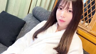 FC2PPV4689230 超SSS級美女粉嫩白虎穴被瘋狂抽插 女神不自動地扭動臀部暗地裡高潮[Part1]