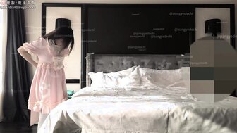 探花豐滿美少女換上蘿莉塔裙子白絲啪啪