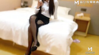 Hookup a slutty woman in suit and black stockings