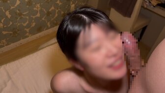 FC2PPV4802208 很喜歡聞雞巴的味道的騷婦要我把肉棒塞進她的口裡[Part1]