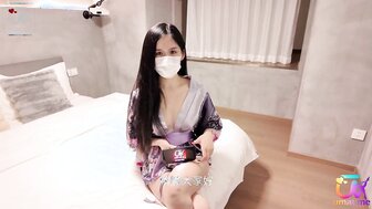 A beautiful and sexually unsatisfied model, was brought to orgasm by a photographer.