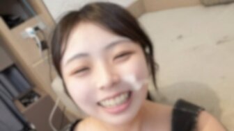 FC2PPV4882916Five men took turns ravaging a G-cup beauty from Kansai, ejaculating a total of eight times.