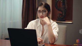 淫蕩OL眼鏡娘黑絲誘惑 瘋狂猛插騷女咬唇呻吟