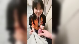 Hong Kong student with sweet smile was secretly eating a cock in the stairwell.