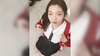 五個壯男一起上大奶淫女最後來個聖水調教