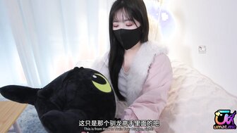 在街頭看見一個迷路的美女 相處一天後讓她穿上性感和服啪啪
