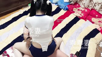 乖乖淫妻穿著學校體操服和其他男人啪啪