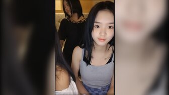 18歲嫩妹夢涵與她的閨密群P