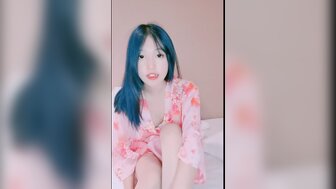 絕對清純美少女和服淫鏡前擺動身體 男友抽插玩弄嬌喘呻吟叫爸爸