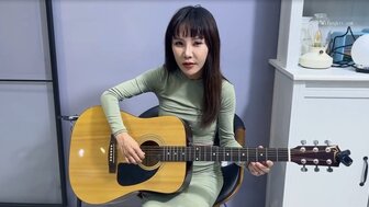 美女渴酒後極度興奮 一個月沒做愛一次就來三個 還不夠滿足的樣子[1]