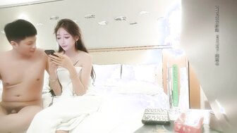 暈船車模離開前還依依不捨又抱又親對著男主