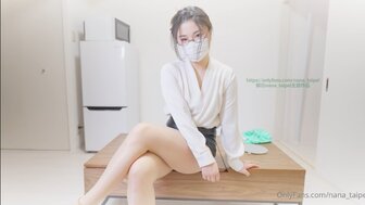 暗戀老師的學生被騷老師教導如何與女孩子做愛