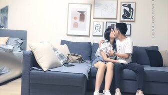 探花遇著女友感長腿妹子 沙發上爆操浪蕩騷叫